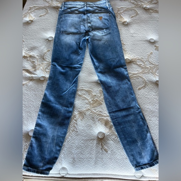 Guess Ripped Knee Jeans - Picture 2 of 5